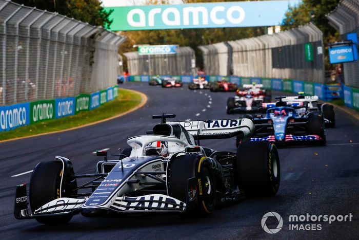 Pierre Gasly, AlphaTauri AT03, Fernando Alonso, Alpine A522, Yuki Tsunoda, AlphaTauri AT03