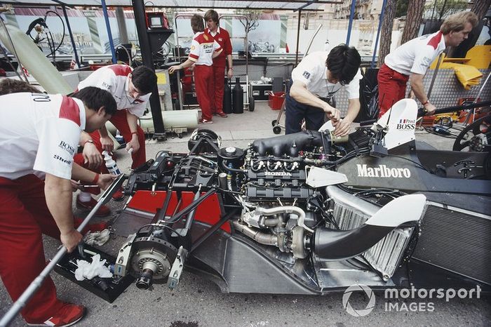 A McLaren de 1988 é o único carro a vencer 11 corridas em sequência na história. Na verdade, nenhum time jamais venceu mais de 10 corridas em sequência, apenas a McLaren nesta temporada