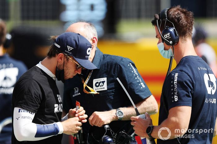 Pierre Gasly, AlphaTauri, y Franz Tost, Director de Equipo, AlphaTauri