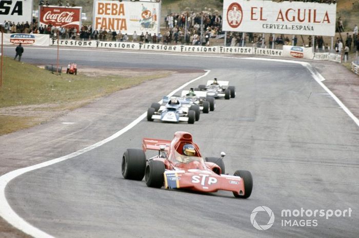 Ronnie Peterson, March 721X Ford lidera Rolf Stommelen, March 721 Ford