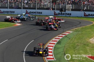 Sebastian Vettel, Red Bull Racing RB7 líder al inicio