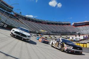 Brad Keselowski, Team Penske Ford, Aric Almirola, Stewart-Haas Racing, Ford