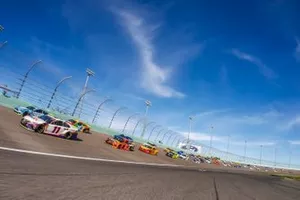  Denny Hamlin, Joe Gibbs Racing, Toyota Camry FedEx Express,  Kevin Harvick, Stewart-Haas Racing, Ford Mustang Busch Light,  Martin Truex Jr., Joe Gibbs Racing, Toyota Camry Bass Pro Shops,  Kyle Busch, Joe Gibbs Racing, Toyota Camry M&M's