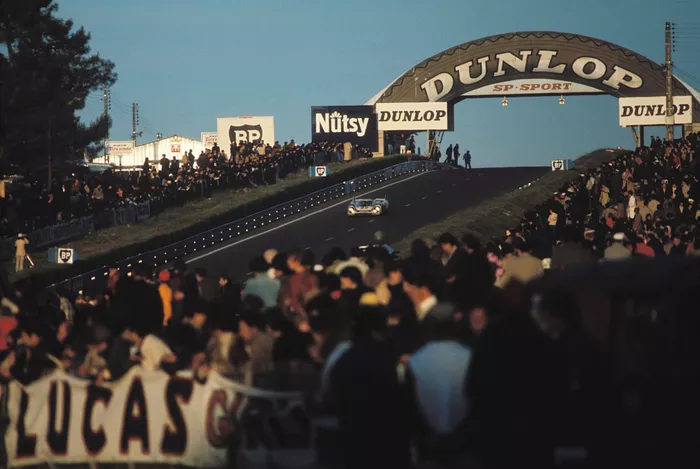 #22 Martini International Racing Team: Helmut Marko, Gijs van Lennep, Porsche 917 K