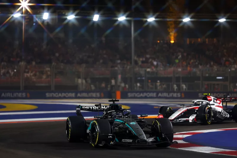 George Russell (Mercedes), Oliver Bearman (Haas F1 Team)