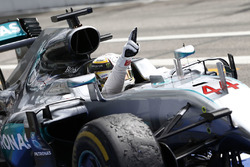 Ganador de la carrera Lewis Hamilton, Mercedes AMG F1 W07 Hybrid en parc ferme