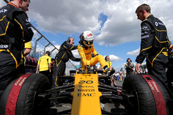 Kevin Magnussen, Renault Sport F1 Team RS16