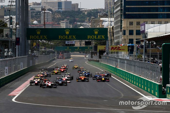 Nobuharu Matsushita, ART Grand Prix, leads Luca Ghiotto, Trident & Raffaele Marciello, RUSSIAN TIME at the start