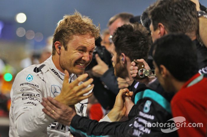 El ganador del GP de Baréin, Nico Rosberg, en el parc fermé