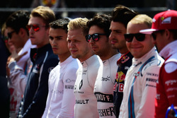 Sergio Perez, Sahara Force India F1 pendant que la grille écoute l'hymne national