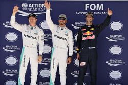 Clasificación top tres en parc ferme (de izquierda a derecha): Nico Rosberg, de Mercedes AMG F1, seg
