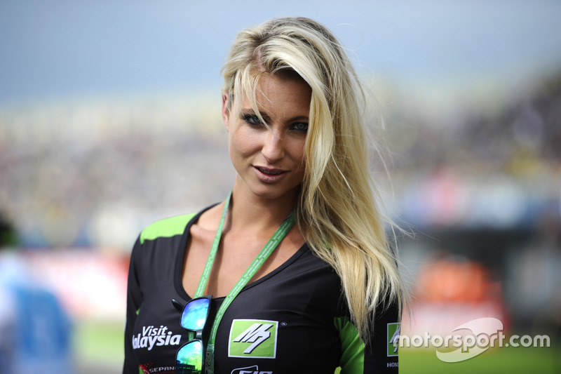 Lovely Drive M7 SIC Racing Team girl