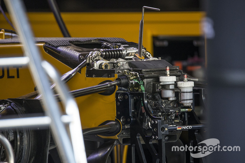 Renault Sport F1 Team RS17 front suspension and chassis detail