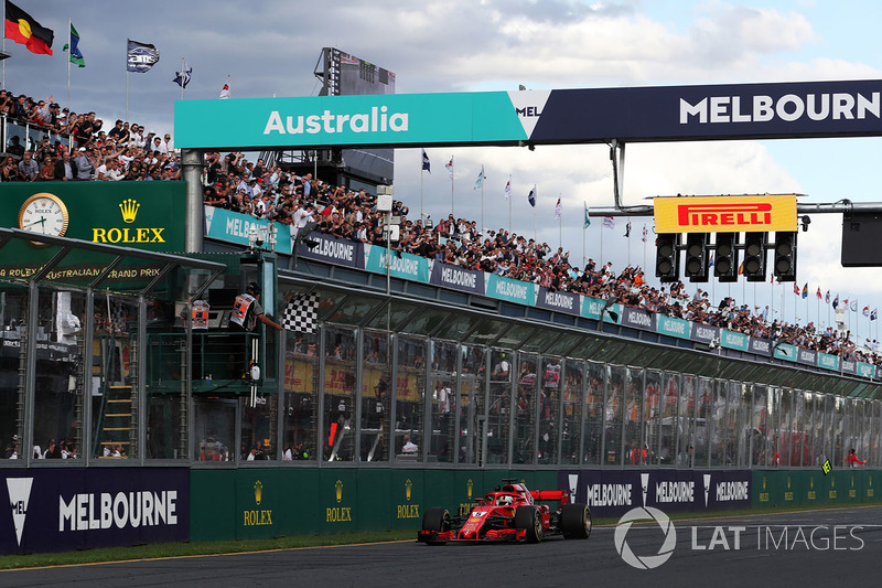 Vettel dan Ferrari merayakan kemenangan