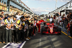 Il vincitore della gara Sebastian Vettel, Ferrari SF71H festeggia con Maurizio Arrivabene, Team Principal Ferrari nel parco chiuso