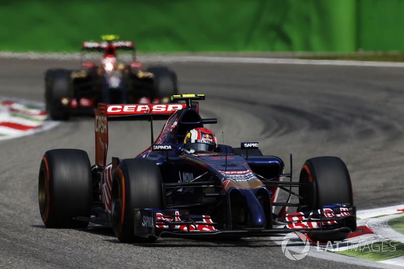 Daniil Kvyat, Scuderia Toro Rosso STR9, Pastor Maldonado, Lotus E22