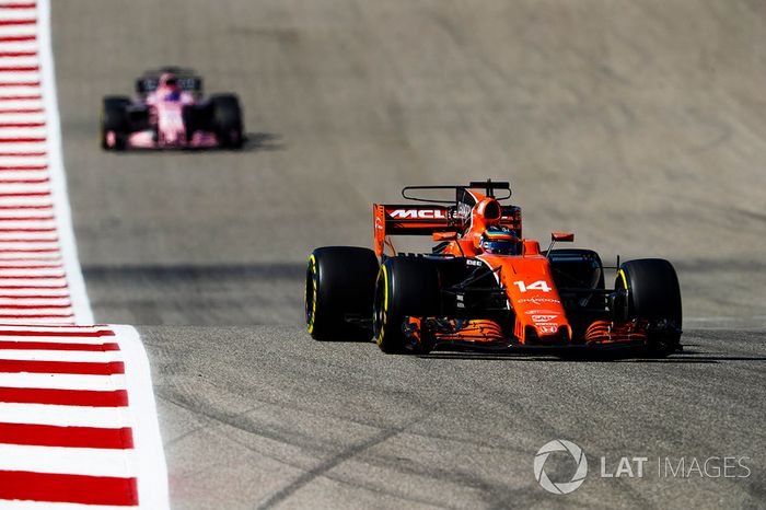 Fernando Alonso, McLaren MCL32, Esteban Ocon, Sahara Force India F1 VJM10