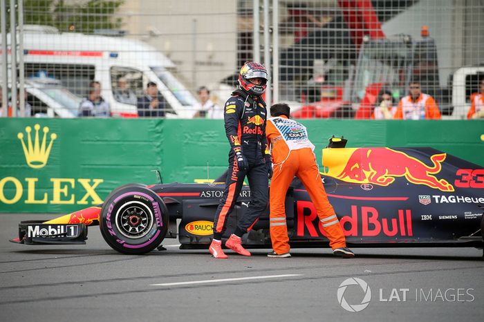 El coche accidentado de Max Verstappen, Red Bull Racing RB14