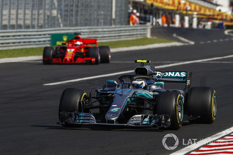 Valtteri Bottas, Mercedes AMG F1 W09, Sebastian Vettel, Ferrari SF71H