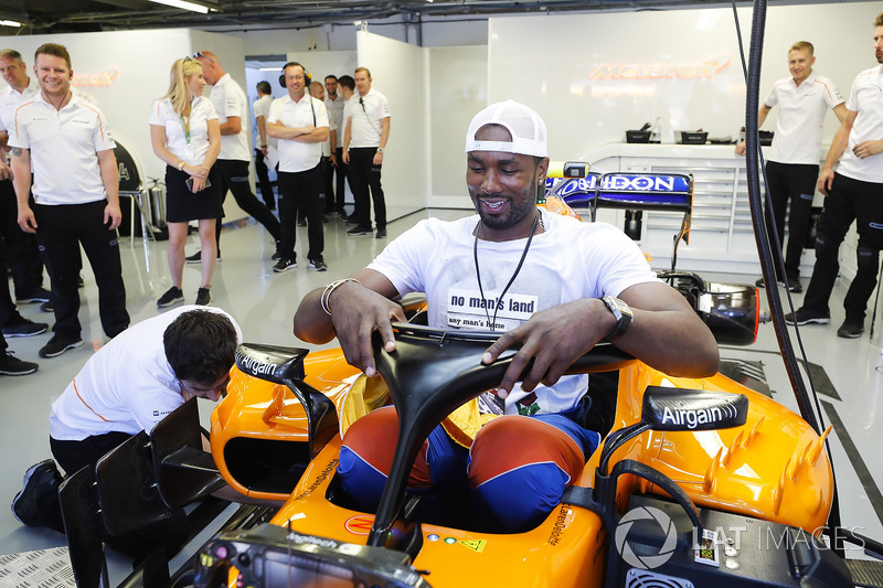 Serge Ibaka, Toronto Raptors NBA - Fernando Alonso, McLaren.