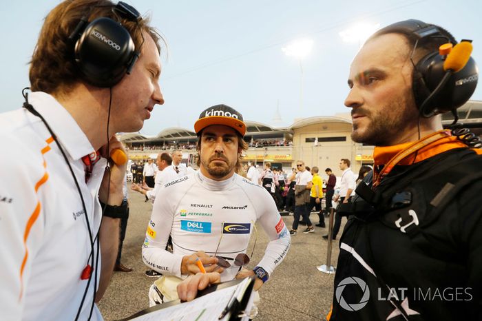 Fernando Alonso, McLaren, en la parrilla