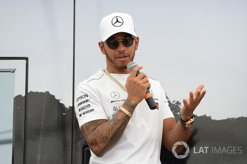 Hamilton: "Eu gosto de pensar que se eu estivesse naquele carro hoje eu teria ganho pontos para a Red Bull. Eu só espero que eles estejam aprendendo desta situação. Eu passei por essas coisas quando eu era jovem, então eu sei como é."