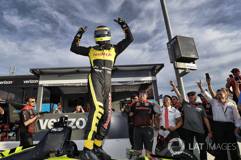 Ganador de la pole Sébastien Bourdais, Dale Coyne Racing with Vasser-Sullivan Honda