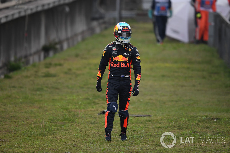 Daniel Ricciardo, Red Bull Racing à l'arrêt en piste