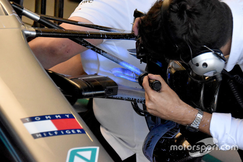 La suspensión delantera del Mercedes AMG F1 W09.