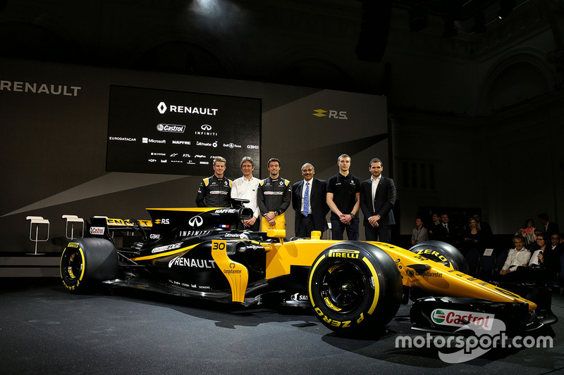 (L to R): Nico Hulkenberg, Renault Sport F1 Team with Pepijn Richter, Microsoft Director of Product Marketing; Jolyon Palmer, Renault Sport F1 Team; Mandhir Singh, Castol COO; Sergey Sirotkin, Renault Sport F1 Team Third Driver; Tommaso Volpe, Infiniti Global Director of Motorsport, and the Renault Sport F1 Team RS17
