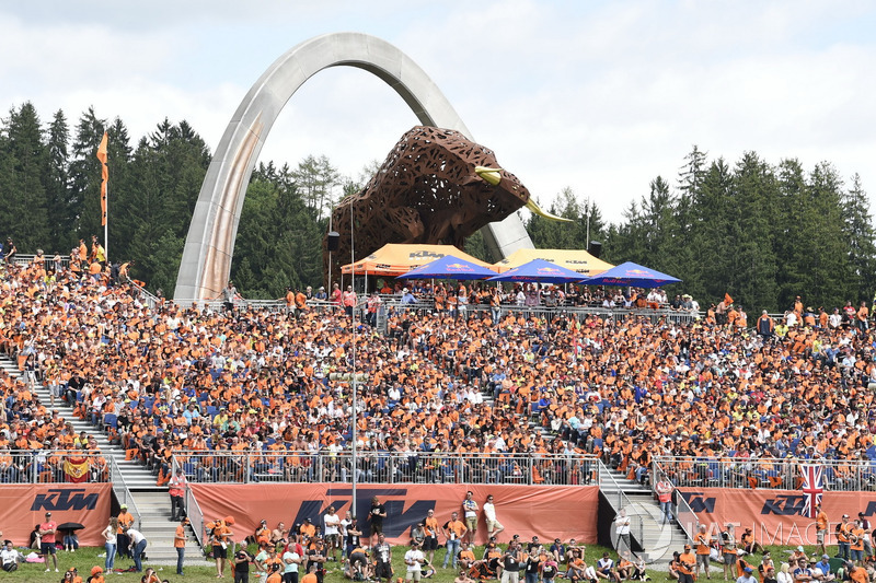 KTM-Tribüne in Spielberg bei Spielberg - MotoGP Fotos