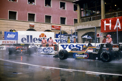 Stefan Bellof, Tyrrell 012-Ford, derrière Rene Arnoux et Ayrton Senna