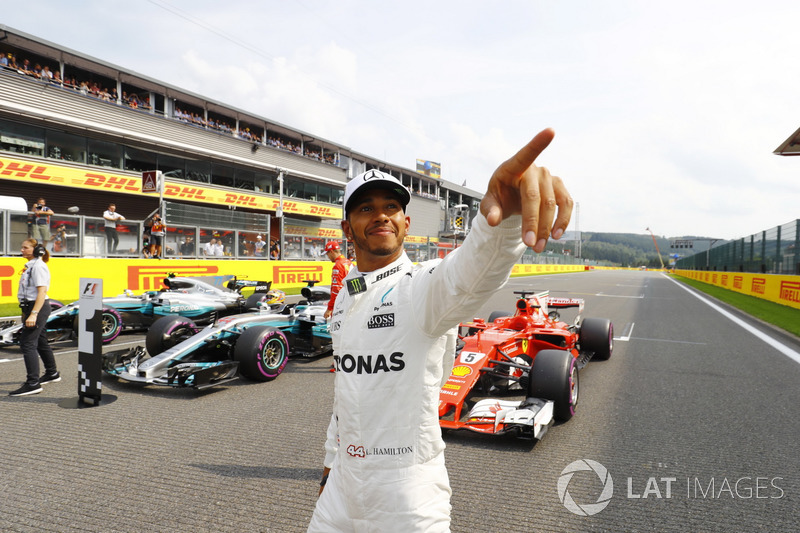 Ganador de la pole Lewis Hamilton, Mercedes AMG F1