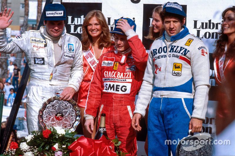 Gilles Villeneuve, 1ª posición, Jody Scheckter, 2ª posición y Alan Jones, 3ª posición en la po
