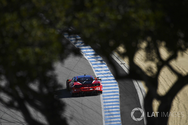 #63 Scuderia Corsa Ferrari 488 GT3: Крістіна Нільсен, Алессандро Бальзан