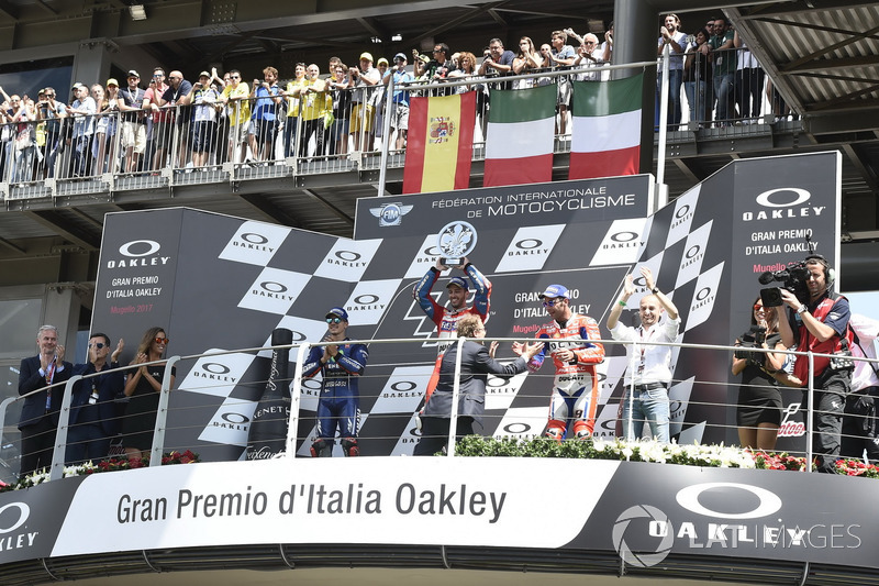 Podium: segundo, Maverick Viñales, Yamaha Factory Racing, ganador, Andrea Dovizioso, Ducati Team, tercero, Danilo Petrucci, Pramac Racing