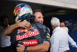 Победитель гонки Даниэль Риккардо, Red Bull Racing и Кристиан Хорнер, руководитель Red Bull Racing