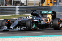 Motorschaden: Lewis Hamilton, Mercedes AMG F1 W07 Hybrid