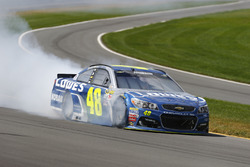 Jimmie Johnson, Hendrick Motorsports Chevrolet, crashed car