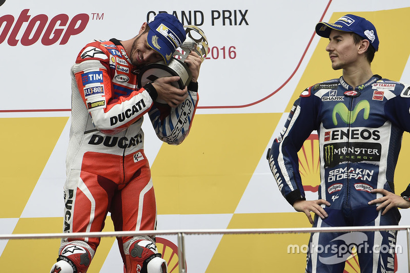 Podium: le vainqueur Andrea Dovizioso, Ducati Team