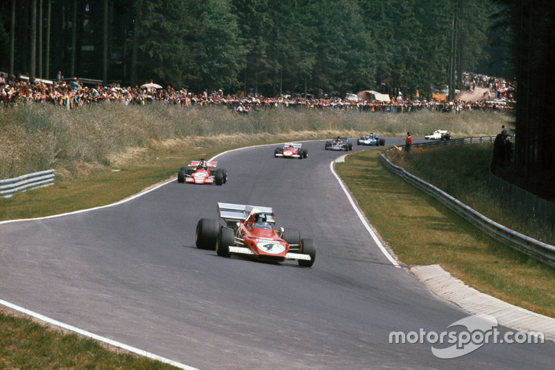 Jacky Ickx, Ferrari 312B2, vor Ronnie Peterson, March 721G Ford; Clay Regazzoni, Ferrari 312B2; Emer