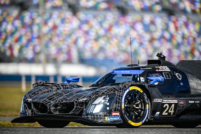 #24 BMW M Team RLL BMW M Hybrid V8: Robin Frijns, Rene Rast, Kevin Magnussen, Dries Vanthoor, Philipp Eng