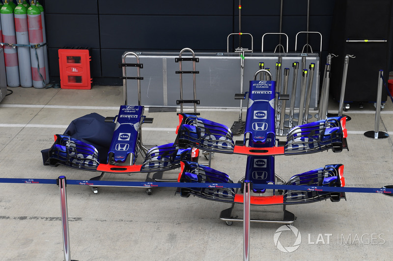 Sayap dan hidung depan Scuderia Toro Rosso STR13