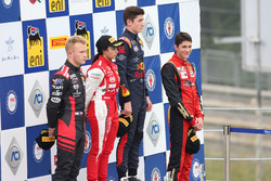 Podio Rookie Gara 2: il secondo classificato Petr Ptacek, Bhaitech, il primo classificato Jack Doohan, Van Amersfoort Racing BV, il terzo classificato Edoardo Morricone, DR Formula