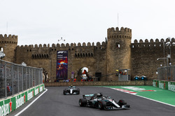 Lewis Hamilton, Mercedes AMG F1 W09, Valtteri Bottas, Mercedes AMG F1 W09