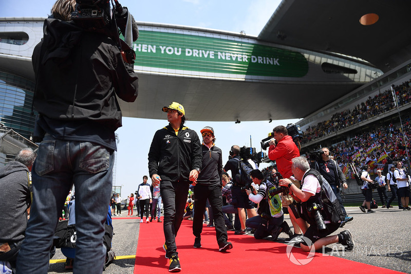 Carlos Sainz Jr., Renault Sport F1 Team en el desfile de pilotos