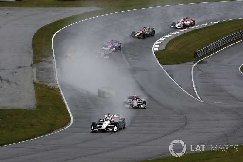 Josef Newgarden, Team Penske Chevrolet leads at the start