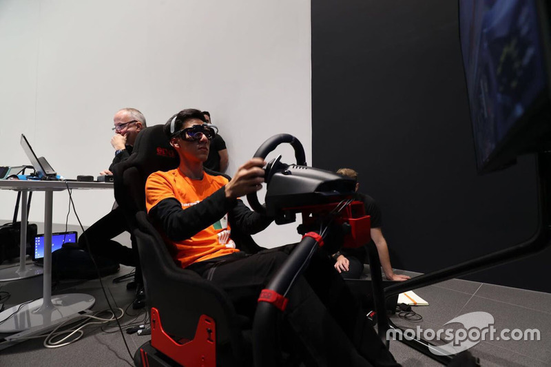 McLaren Dünyanın en hızlı oyuncusu katılımcısı (World's Fastest Gamer)