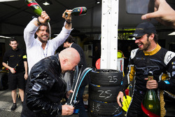 Jean-Eric Vergne, Techeetah. festeggia la vittoria con il team
