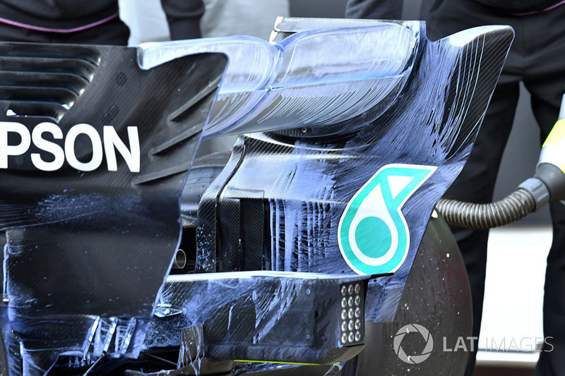 Mercedes-AMG F1 W09, hátsó szárny, részlet, aerofestékkel